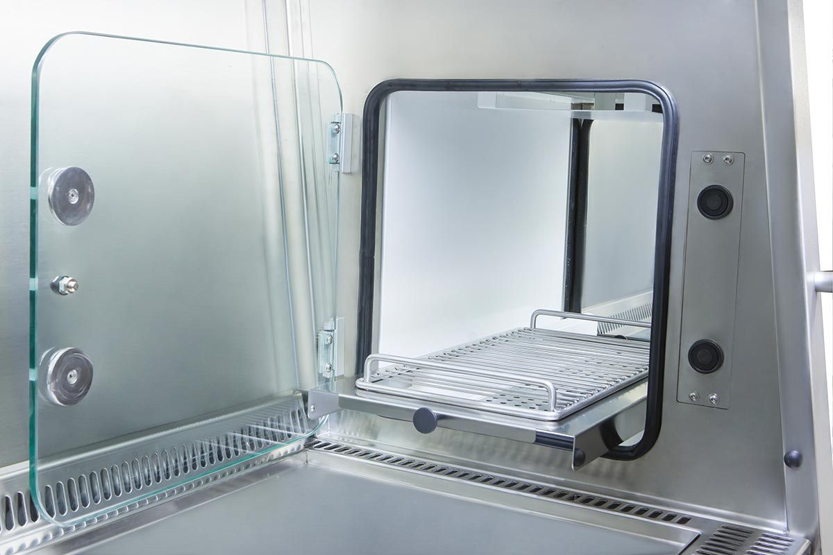 GloveFAST Cyto Pharma - isolateur pharmaceutique Faster SRL - ouvertures 300 mm avec manchons et système HEPA/ULPA_4