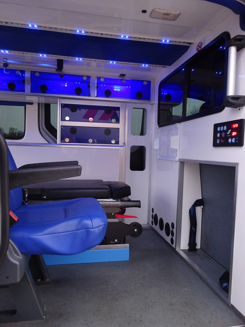 Véhicule médicalisé Opel Vivaro type A1 conforme à la norme EN1789