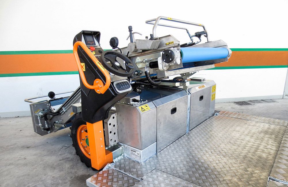 Récolteuse de légumes 8200 Foglia - Ortomec SRL - largeur de la tête de récolte 130 à 180 cm - transmission hydraulique et chariot élévateur pour palettes_4