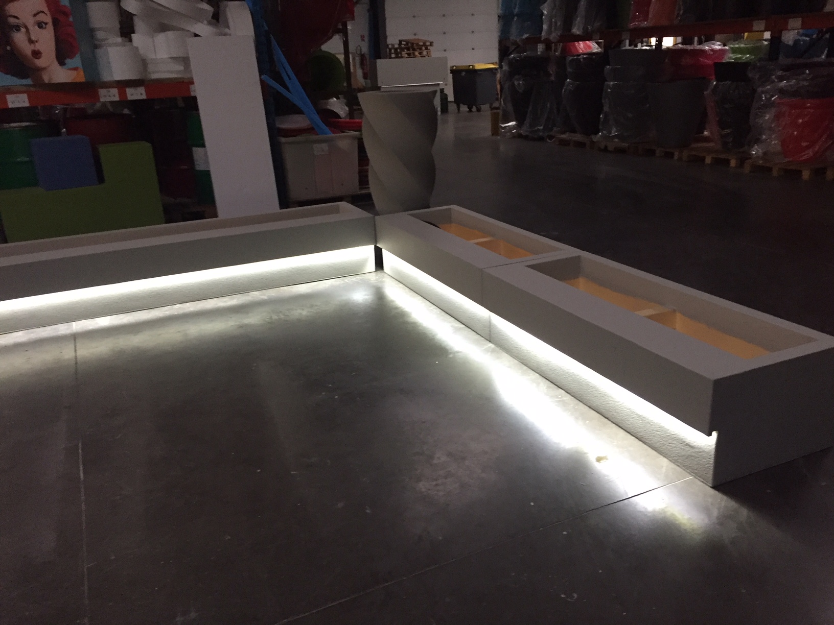 Jardinière avec assise en résine Ultra® - sur mesure, résistante aux UV et aux chocs, intérieur/extérieur_4