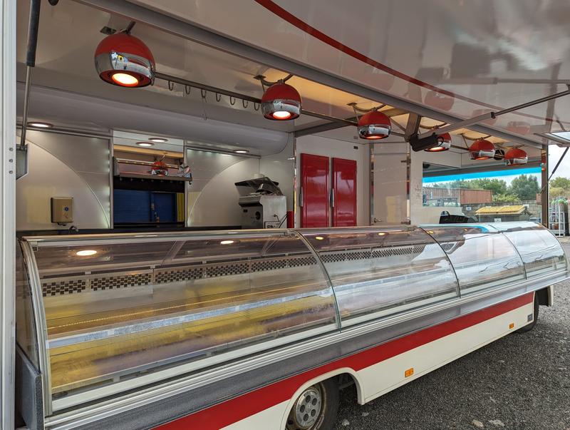 Camion d'occasion boucherie Peugeot Boxer 6m60 - Vitrine réfrigérée 5m83 + réserves réfrigérées_4