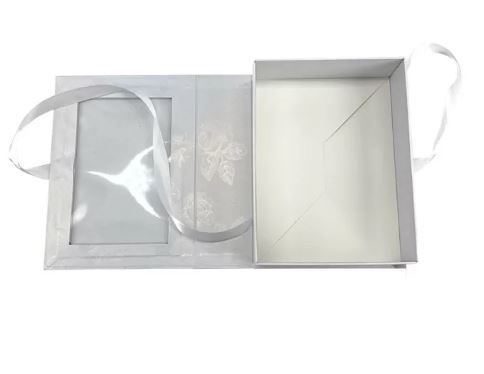 Boîte cadeau pliable avec fenêtre PVC gravée en relief - estampillage chaud - fermeture ruban - 20*15*6 cm_4