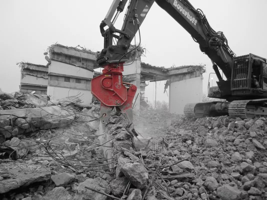 Broyeur béton avec rotation pour pelle de 15 à 85 tonnes_4