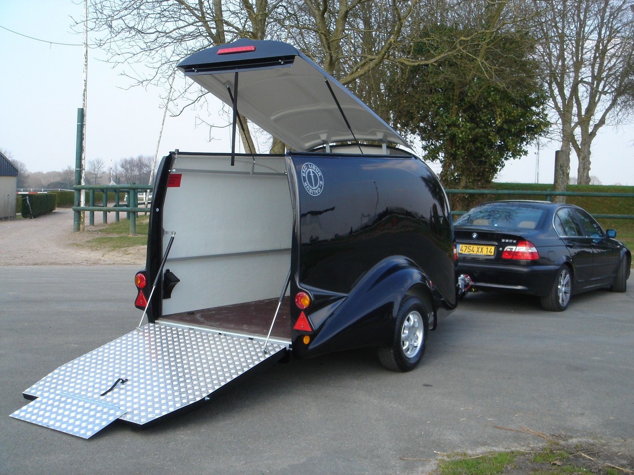 Remorque fourgon design racing avec roue jockey incluse