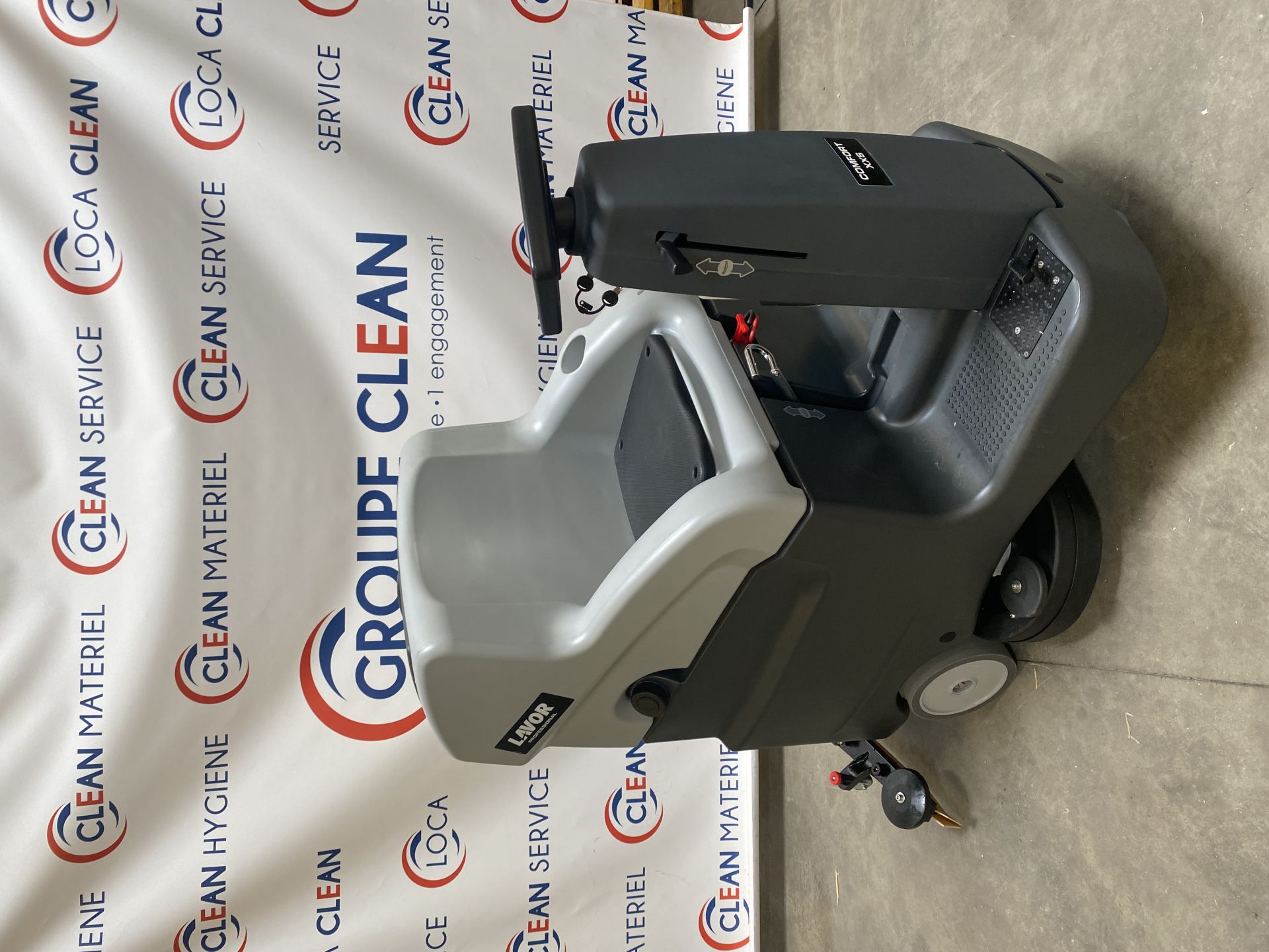 Autolaveuse autoportée Comfort XXS66 - électrique 24V - 660 mm de largeur de nettoyage - rapport qualité/prix imbattable_4