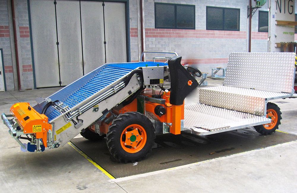 Récolteuse de légumes automotrice 8200 Herbex - Ortomec SRL - largeur de tête 130 à 180 cm_4