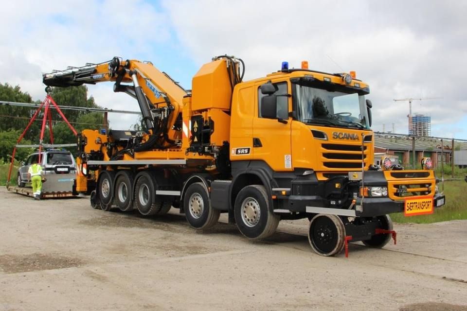 Grue auxiliaire pour travaux nécessitant une grande capacité de levage