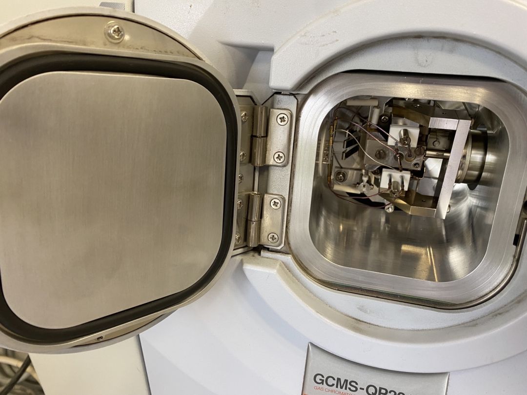 Matériel de chromatographie d'occasion GCMS-QP2010S Shimadzu pour laboratoire