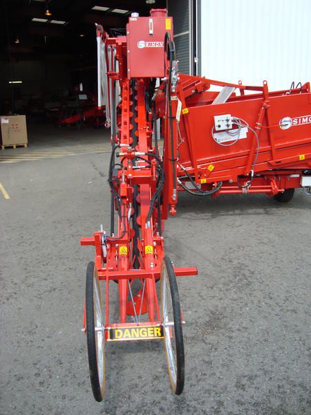 Récolteuse de carottes semi-industrielle S3P - Simon - portée avec mise en trémie et hauteur de déchargement importante_4