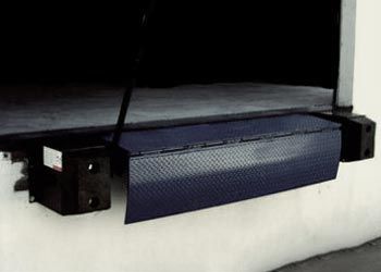 Niveleur de quai mécanique avec fonctionnement simple grâce à un levier de commande