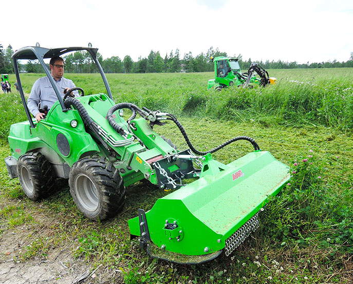 Débroussailleuse Avant Tecno modèle 1200, idéale pour zones difficiles