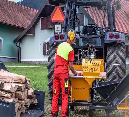 Machine Uniforest pour préparation rapide et sûre du bois