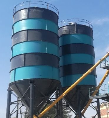 Silo à ciment boulonné équipé d'une plate-forme de maintenance entre les pieds, capacité de 200 tonnes - CS-200 - Constmach_0