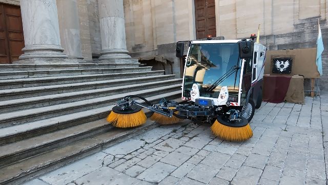 Dulevo 2000 - Balayeuse de voirie compacte et polyvalente - 2 m³ - Diesel_4