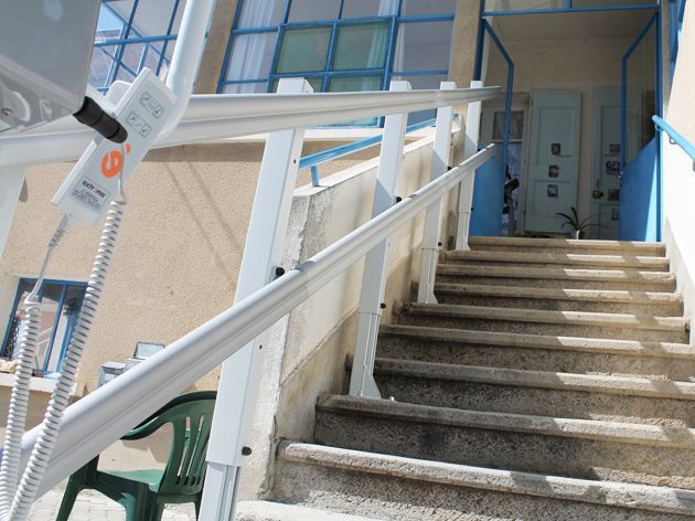 Plateforme pmr monte escalier - securacces - plateforme pmr monte escalier droit_4