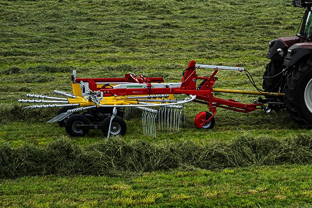 Équipement Pottinger Top 342 pour une largeur de transport compacte