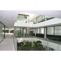 Spot LED encastré dimmable en option pour ajuster l'intensité lumineuse