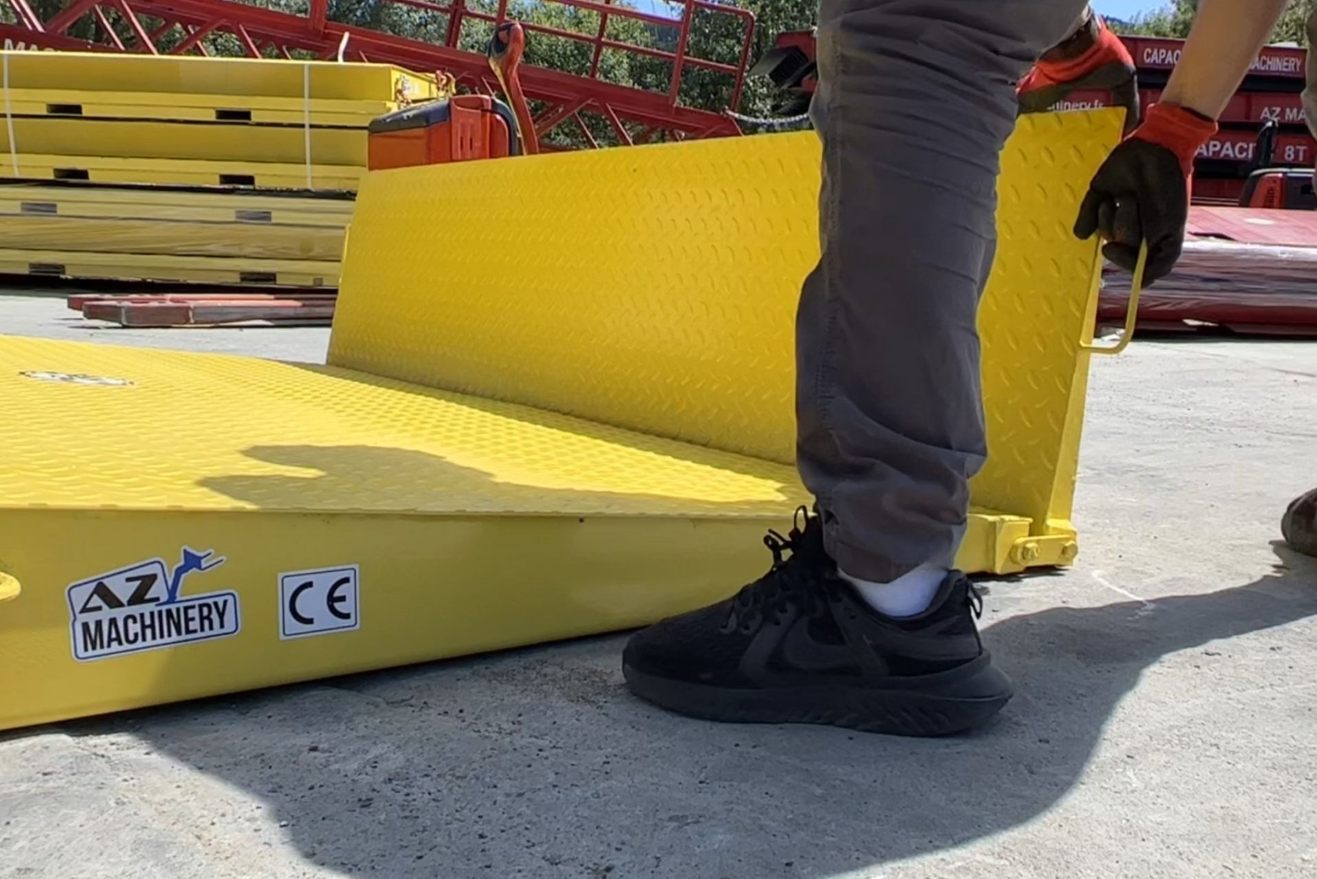 Rampe d'accès galvanisée pour conteneur au sol - Capacité 6,5T - AZ Ramp HCRN-065 GAV - Acier galvanisé et norme CE_4