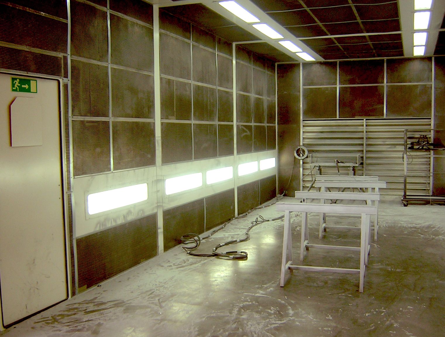 Cabine de métallisation - Protection anti-corrosion des métaux - Modulable et personnalisable_4