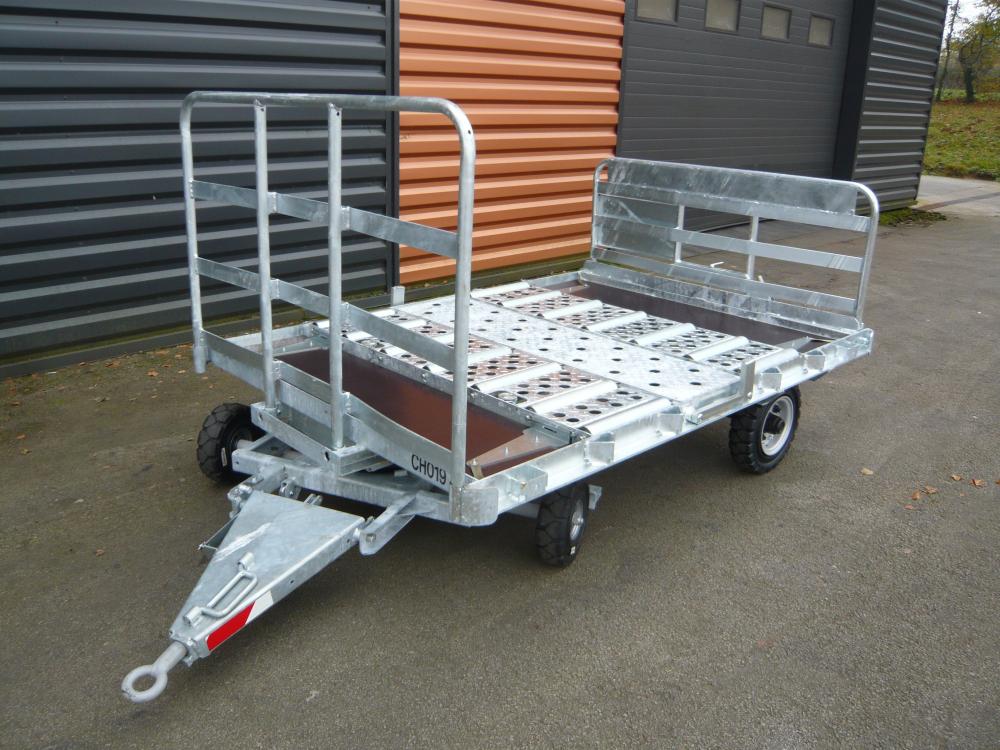 Remorque spécifique polyvalente pour le transport de conteneurs de fret aérien et de bagage en vrac_4