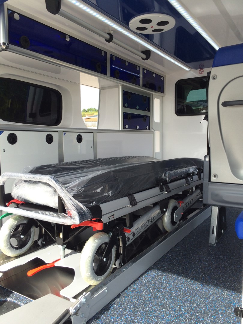 Vue arrière de l'ambulance Renault Trafic