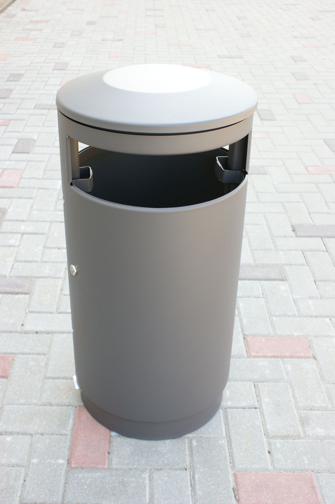 Corbeille publique en acier galvanisé ou inox 304 - Contenance 40L à 100L - Design robuste avec options cendrier et seau galvanisé_5