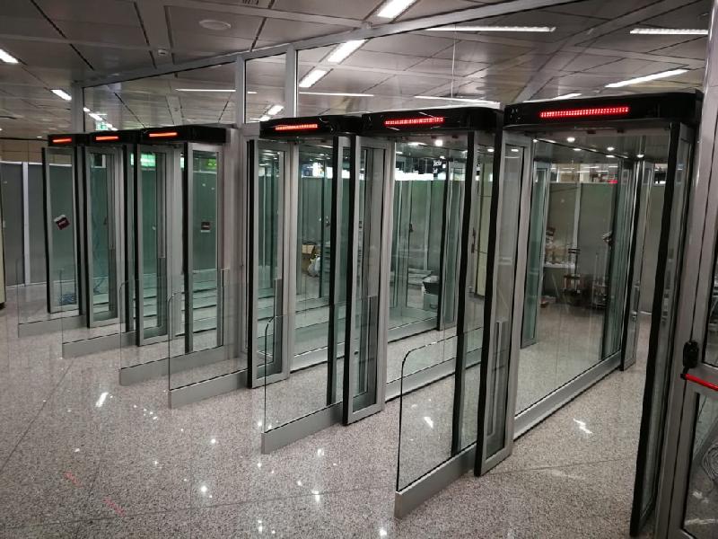 Corridor de sortie - Saima - Contrôle des flux passagers avec capteurs et éclairage LED_4