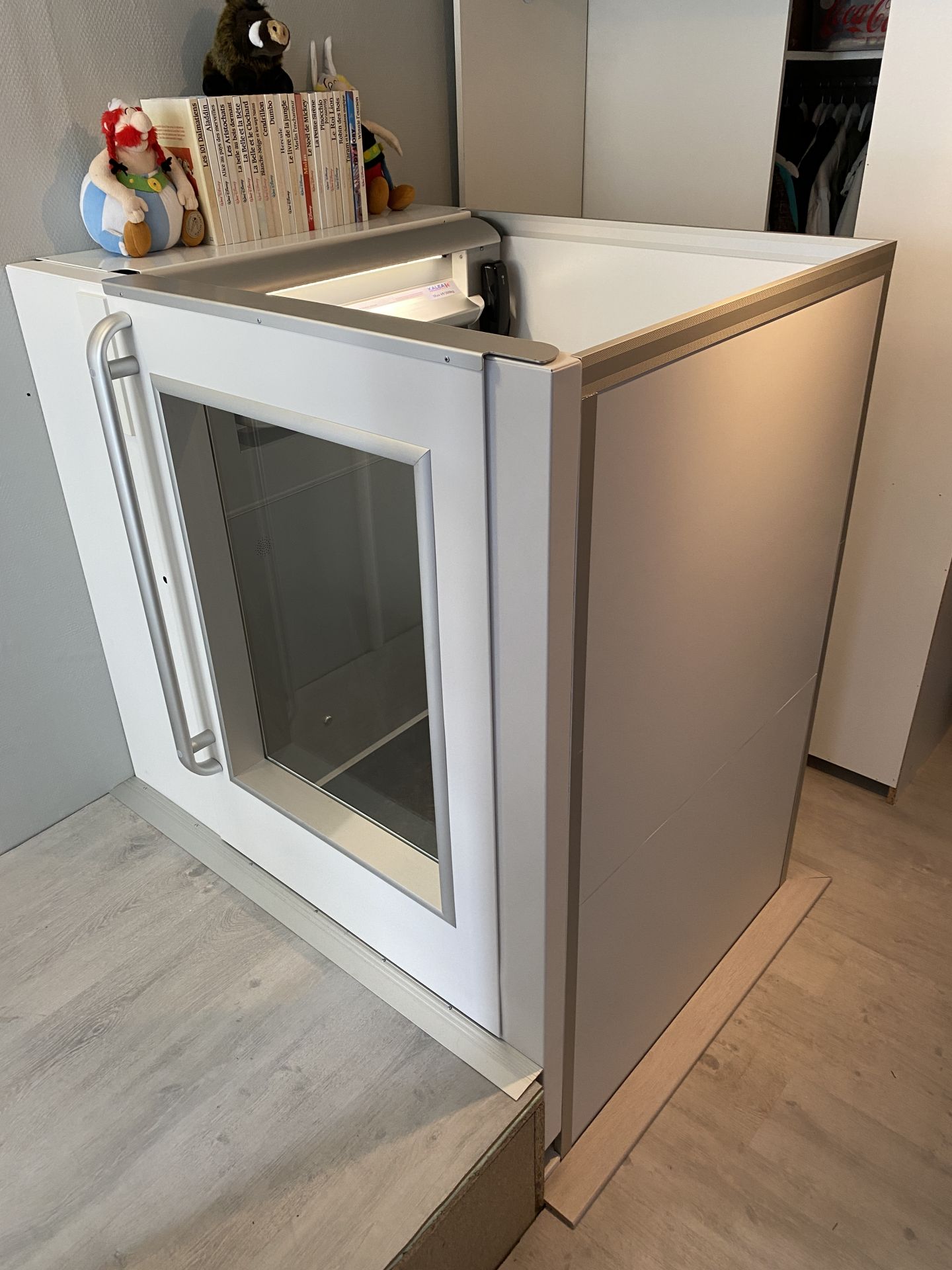 Élévateur PMR adaptable avec portes battantes