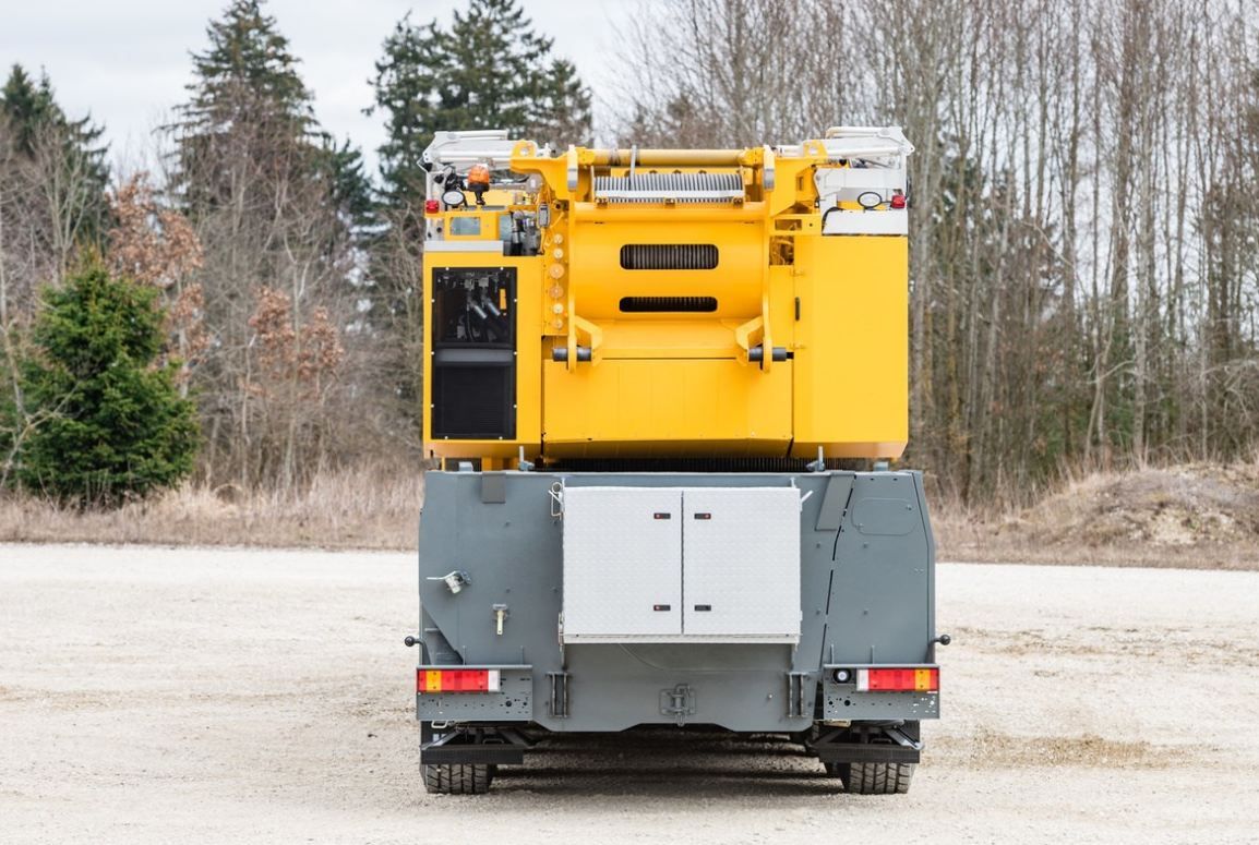 Grue automotrice Liebherr pour levage rapide et montage simplifié