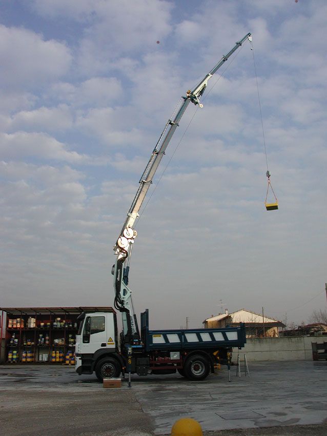 Série 22500 E ASC PLUS - Grue auxiliaire Cormach - Pression 300 à 315 bar - Longueur du bras jusqu'à 21,77 m_4