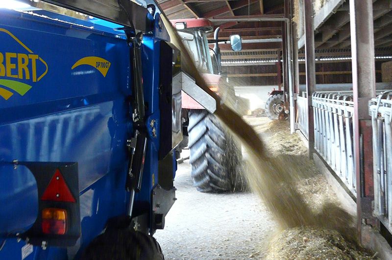 Pailleuse agricole traînée - Atelier Robert SA - 7 m3 - Paillage adaptable tous types d'ensilage, balles rondes et rectangulaires_4