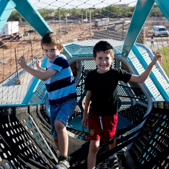 Structure pour aire de jeux IP - Urbadis - Résistance à la tension 3.866,88 kg/cm² - arcs en acier galvanisé et câbles renforcés_4