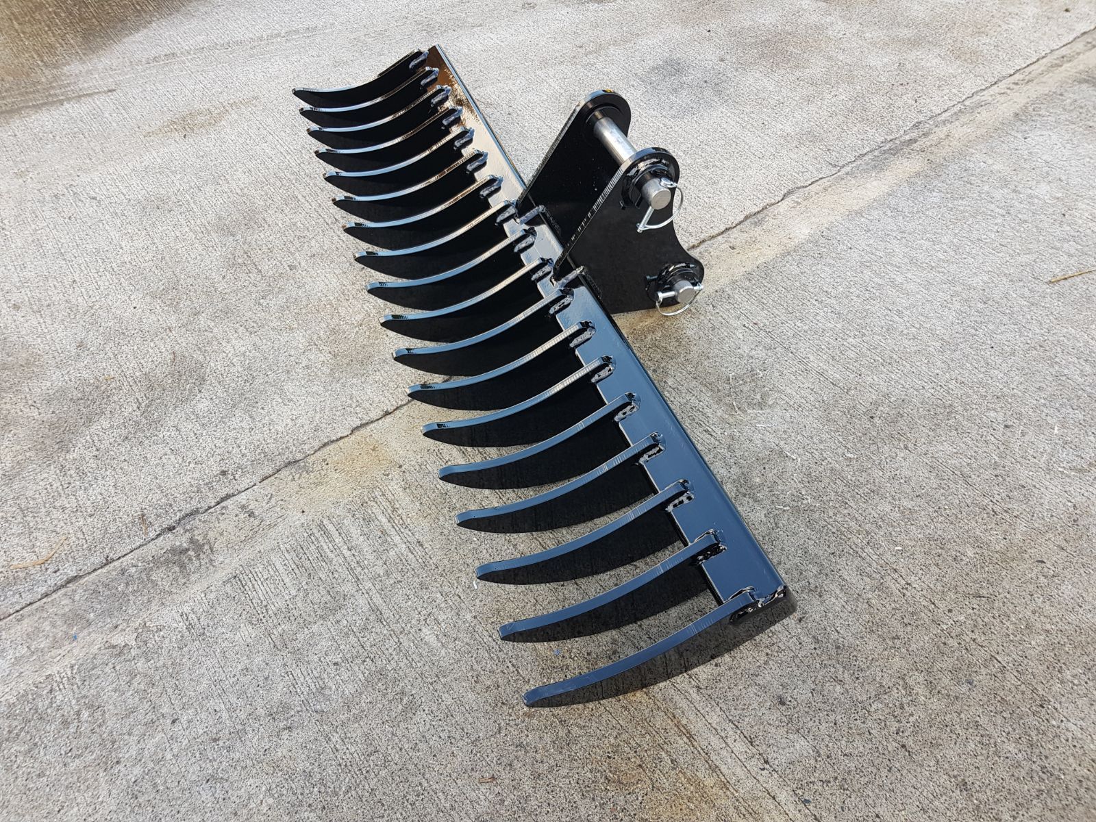 Râteau pour mini-pelle_4