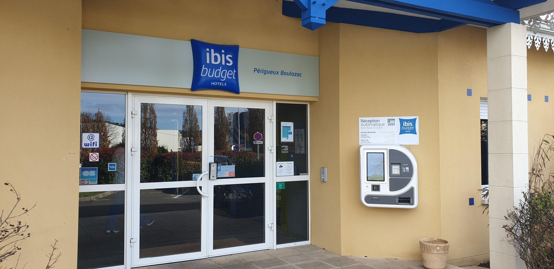 Borne de check-in multilingue pour hôtels