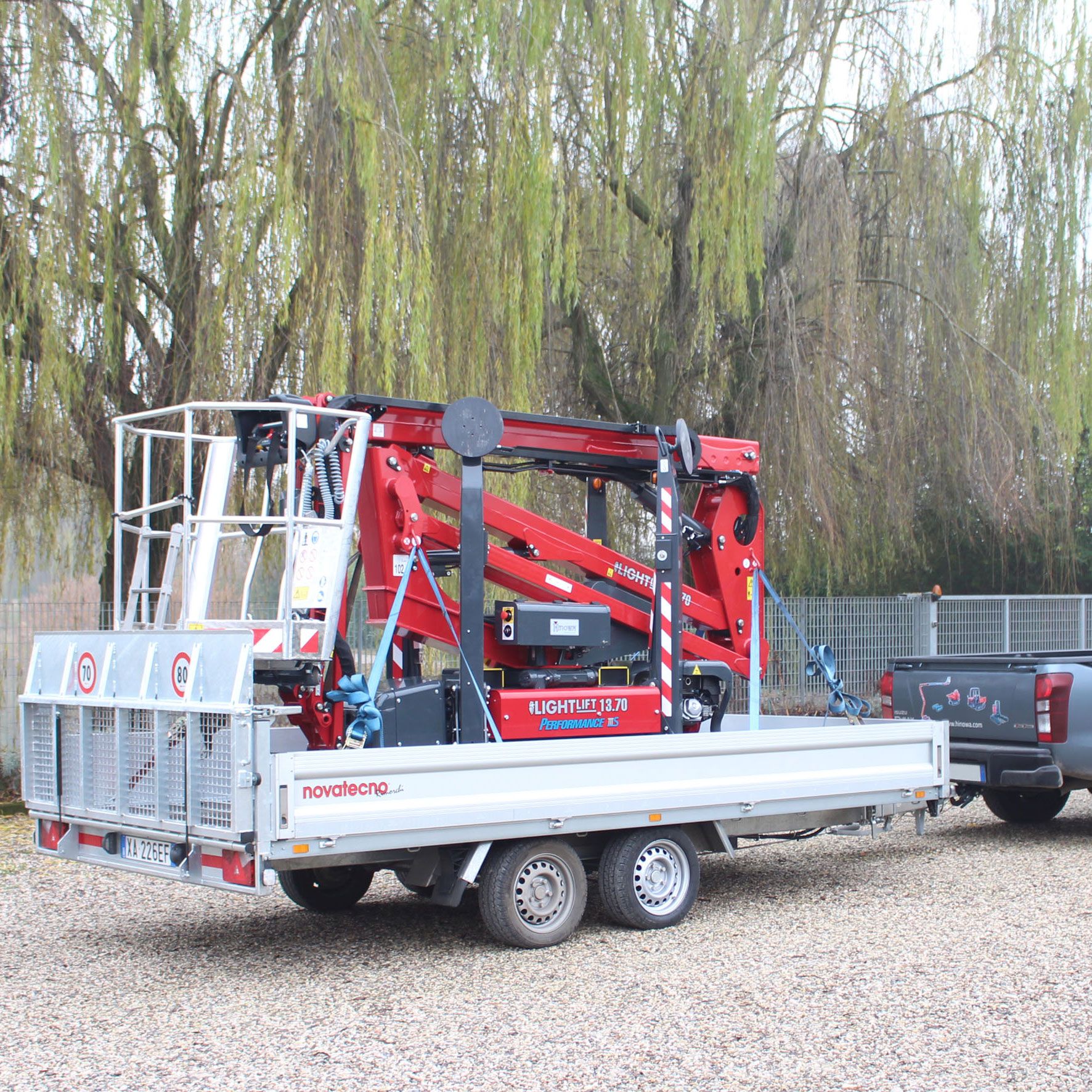 Lightlift 13.70 - nacelle araignée  - hinowa s.P.A. - capacité nacelle chenillée 230 kg_4