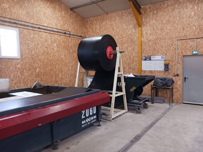 MTCP - Service de perçage d'une sangle élévatrice anti-chaleur par un découpe à jet d'eau_4