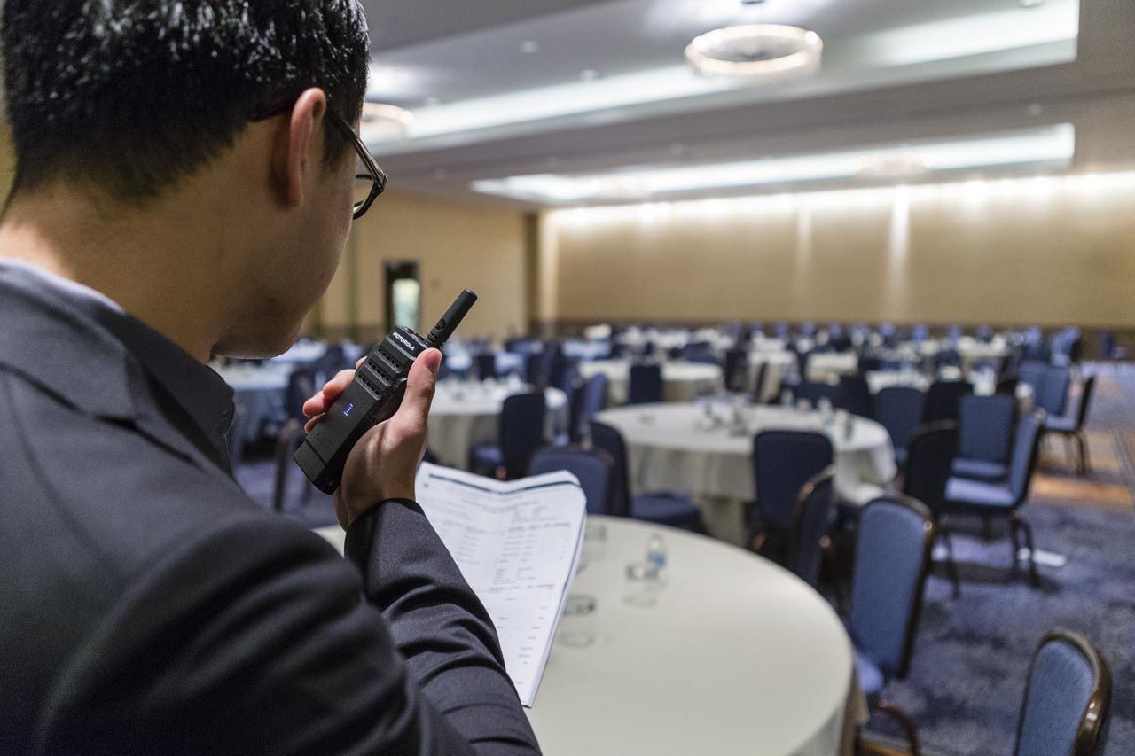 Portatif radio DMR Motorola SL1600 - ultra-mince, robuste, 99 canaux, IP54_4