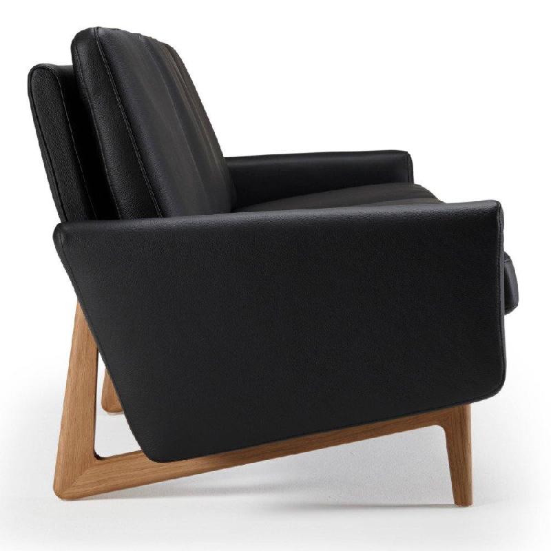 Canapé 3 places design scandinave EGSMARK - piétement en chêne - cuir noir - rembourrage NOSAG 40kg/m3_4