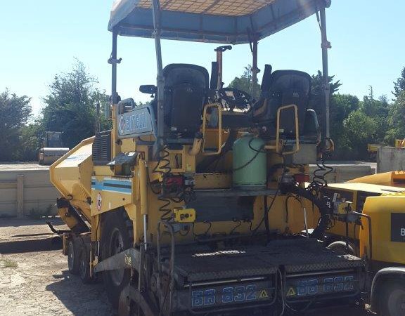 Engin Bitelli BB632, idéal pour travaux routiers avec trémie de 1,66 m de long