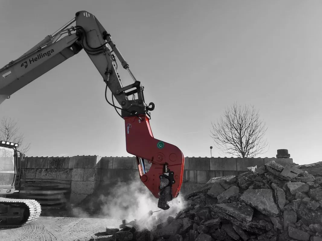 Broyeur à béton statique pour pelle de 15 à 60 tonnes - disponible en vente et en location courte/longue durée_4