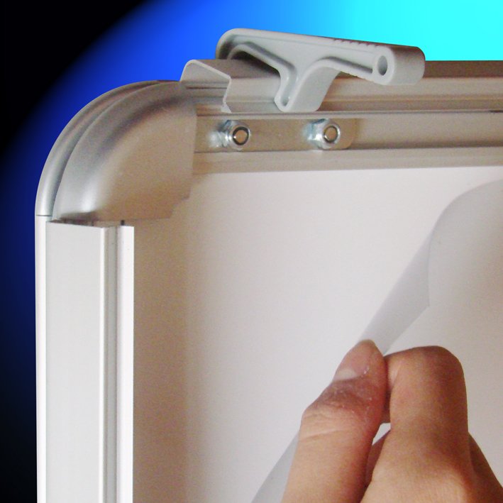 Stop-trottoir aluminium pratique et léger - 2 cadres Clic-Clac A1 pour affiches - Idéal rues commerçantes, centres-villes et zones piétonnières_4