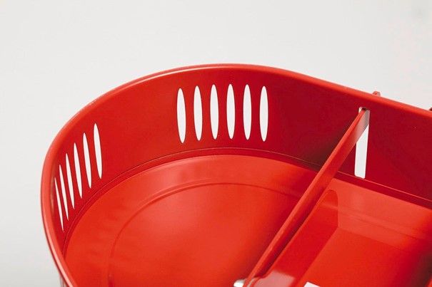 Poubelle robuste en acier avec système de fermeture amortie sécurisé