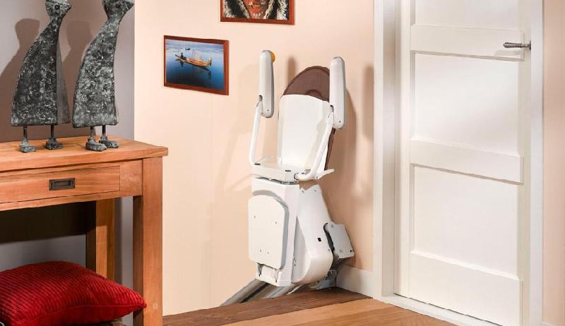 Monte-escalier droit - design ergonomique et discret, intérieur et extérieur -  Otolift Jade Onyx_4