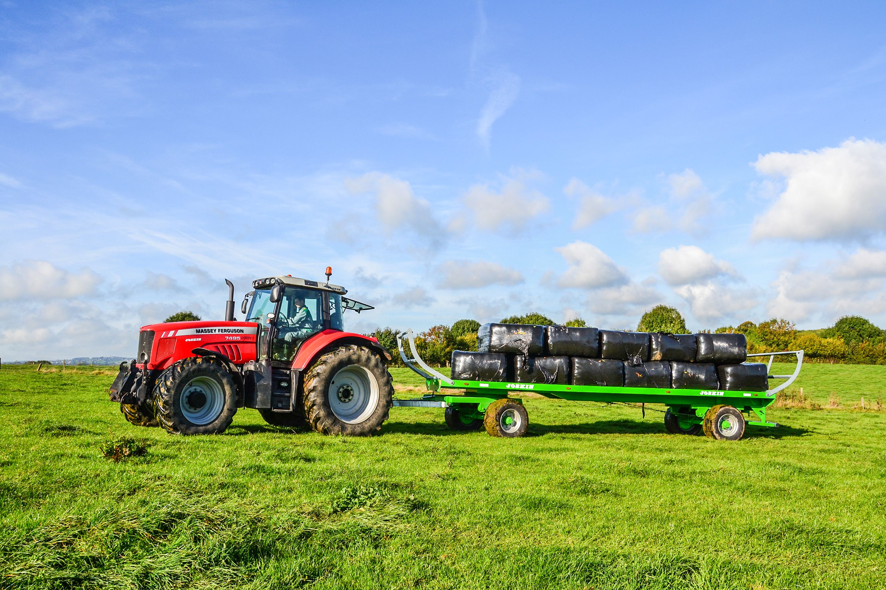 Remorque plateau avec tourelle offrant un angle de braquage élevé