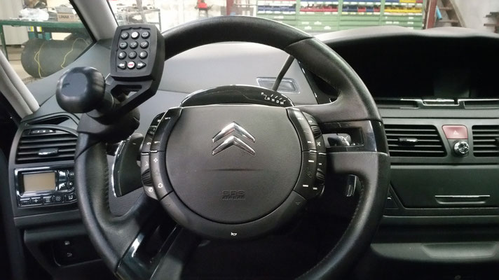 Accessoire adaptable sur véhicules multiplexés ou non multiplexés