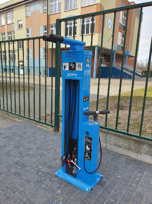 Station de réparation et gonflage en acier galvanisé ou inox - Outils inclus, pompe multi-valves -  Vélo Scandic_4