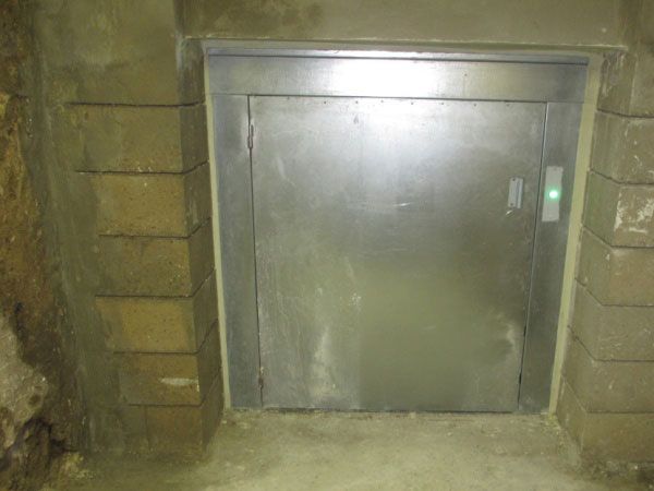 Monte fûts pour brasserie avec traction hydraulique