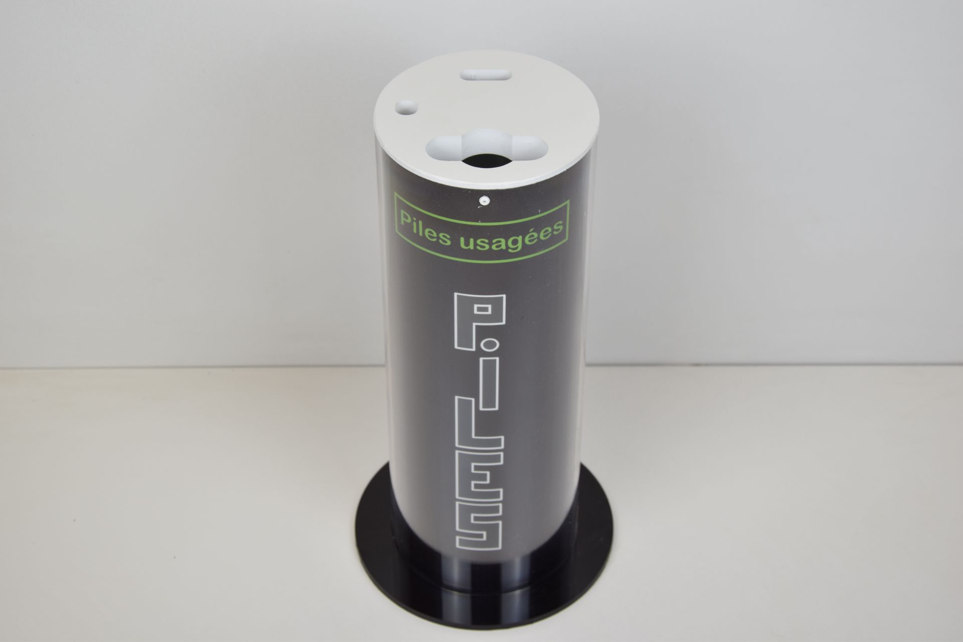 Collecteur de piles usagées 30L sur socle - étanche, haute résistance et personnalisable_4