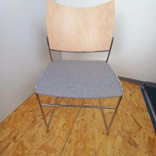 Chaise empilable Curvy de Casala d'occasion - dossier bois/assise tapissée - sans accoudoirs_4