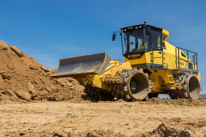 Compacteur BOMAG avec protection complète des composants